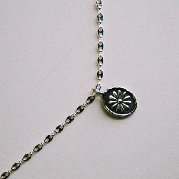Twojeys necklaces Daisy Necklace
