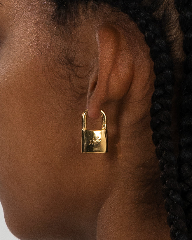 Closed Earrings Gold