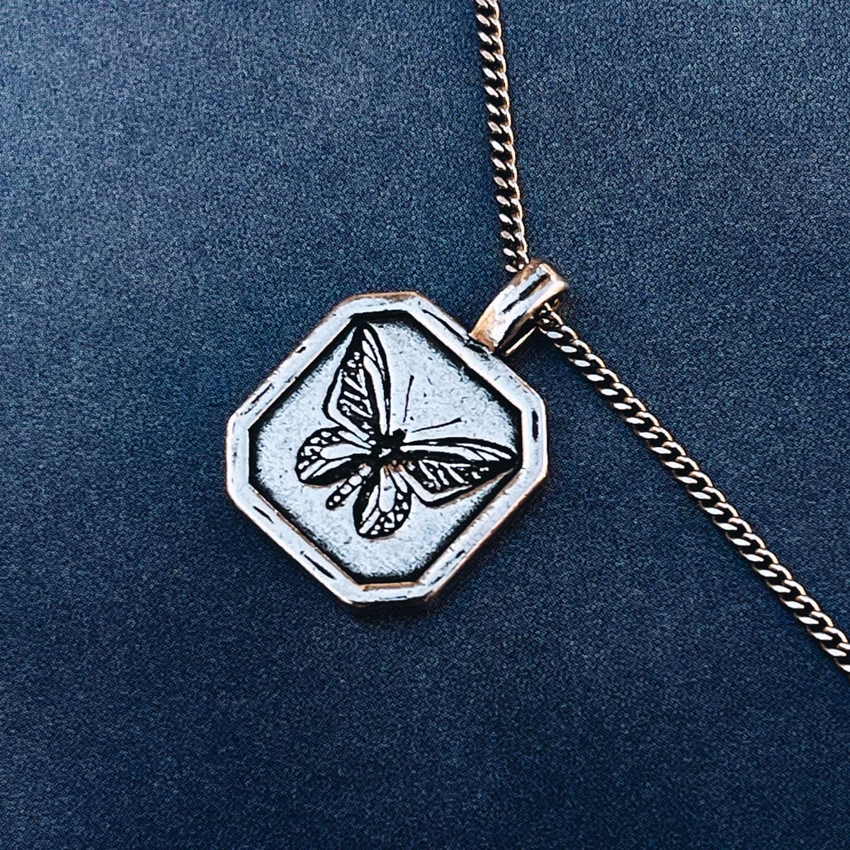 Twojeys pendant signature Signature Butterfly Effect Signature
