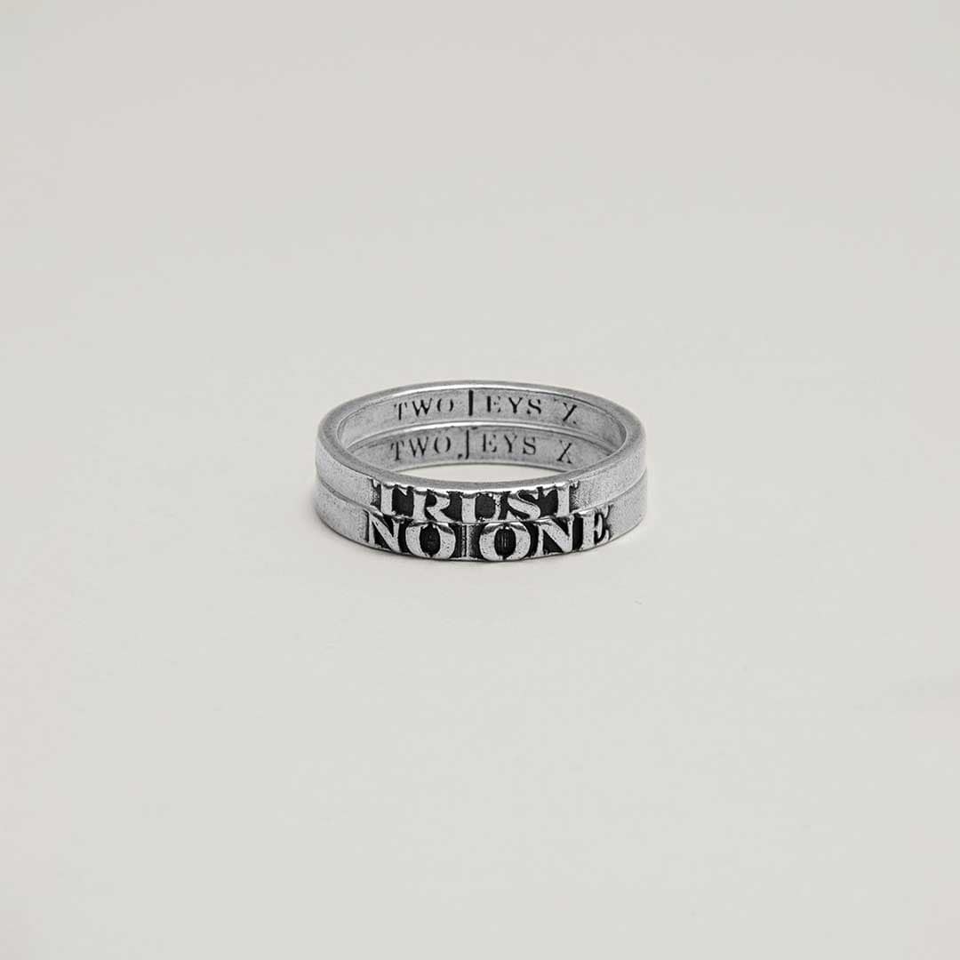 Twojeys rings Trust No One Ring Set